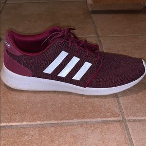 maroon adidas tennis shoes